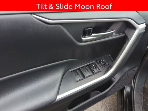 Used 2020 Toyota RAV4 XLE w/ Convenience Package image 8