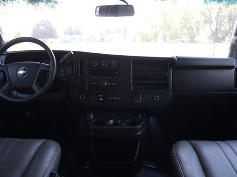 Used 2018 Chevrolet Express 2500 Extended RWD image 19