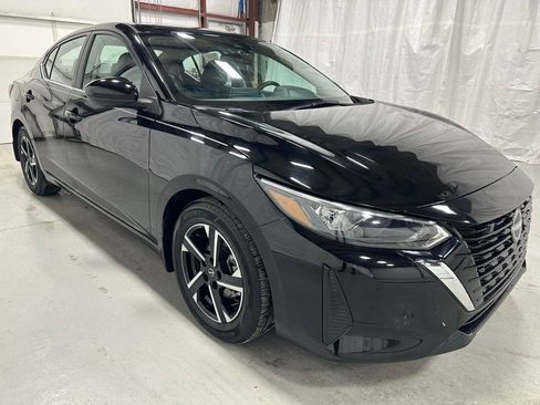 Used 2025 Nissan Sentra SV image 1