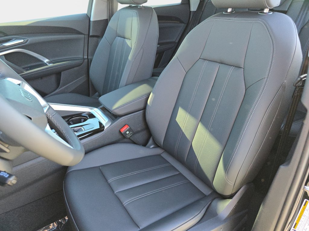 Used 2025 Audi Q5 Premium w/ Convenience Package AWD/4WD image 18