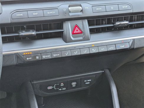 Used 2025 Kia K4 LXS image 21