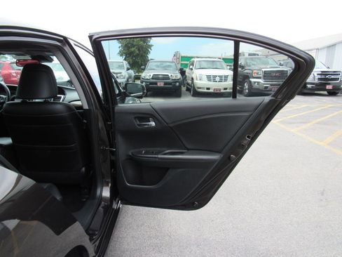 Used 2016 Honda Accord Touring image 31