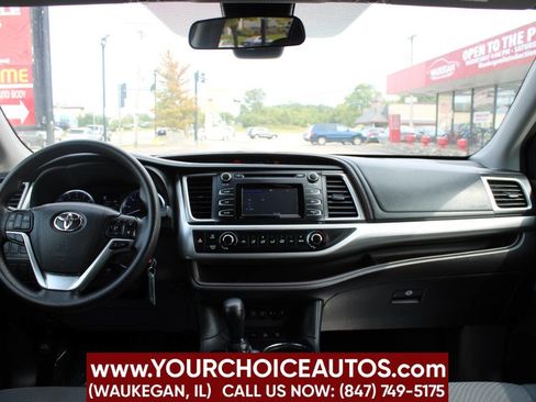 Used 2019 Toyota Highlander AWD V6 image 22