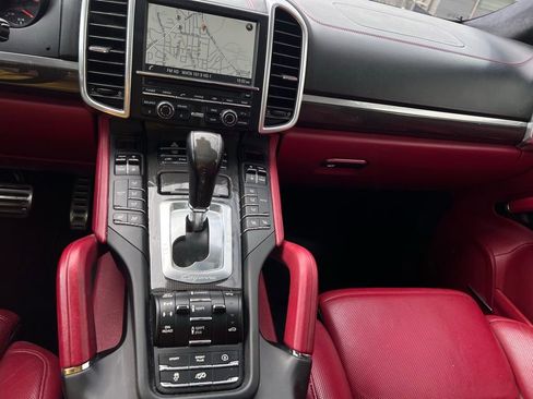 Used 2015 Porsche Cayenne Turbo AWD/4WD image 19