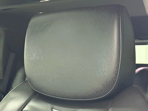 Used 2019 Cadillac Escalade Platinum image 17