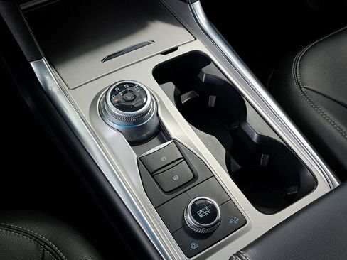 Used 2022 Ford Explorer Limited image 18