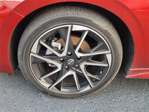 Certified 2025 Nissan Sentra SR w/ SR Premium Package image 7