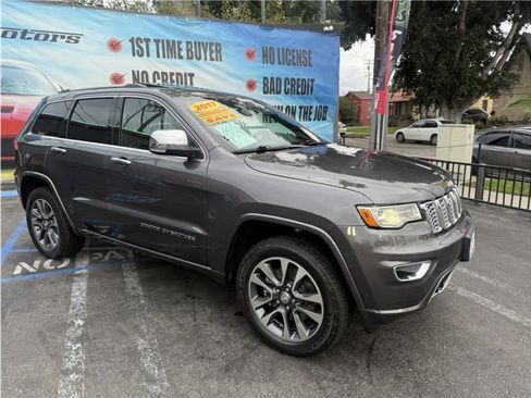 Used 2017 Jeep Grand Cherokee Overland w/ Jeep Active Safety Group image 56