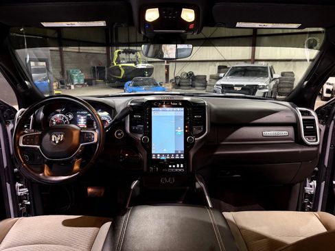Used 2024 RAM 2500 Big Horn w/ Towing Technology Group AWD/4WD image 29