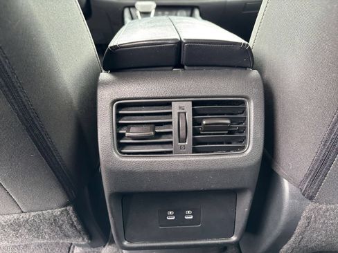 Used 2025 Nissan Rogue SV AWD/4WD image 20