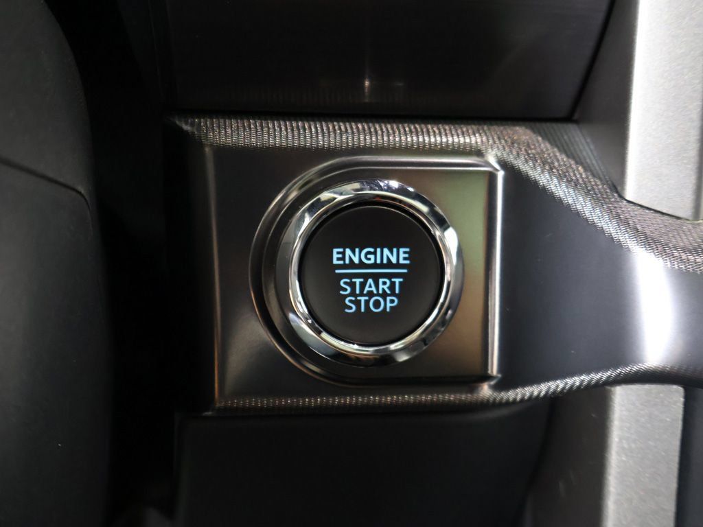 Used 2025 Ford F150 Lariat AWD/4WD image 46
