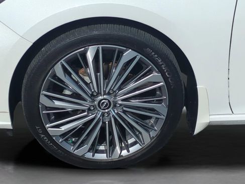 Used 2024 Nissan Altima 2.5 SL FWD image 10