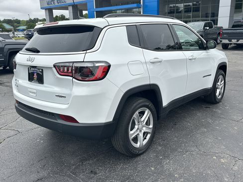 Used 2023 Jeep Compass Latitude AWD/4WD image 8