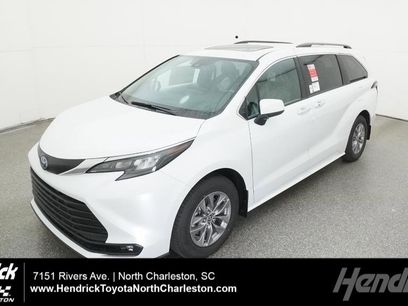 New 2025 Toyota Sienna XLE