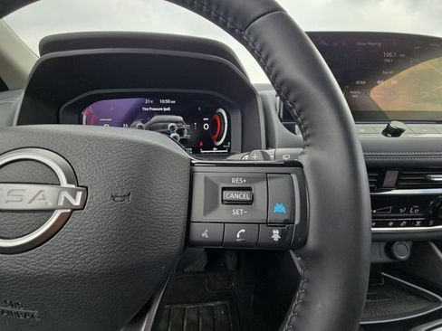 Used 2025 Nissan Rogue SL FWD image 12