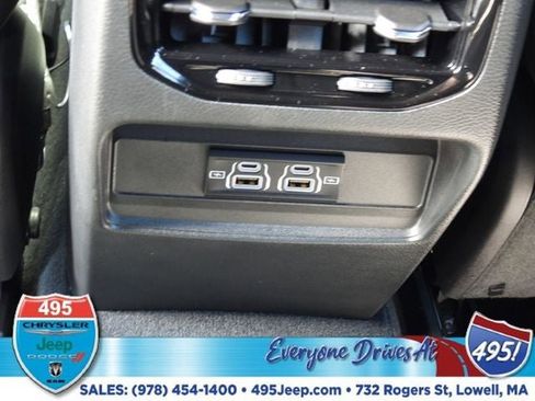Used 2025 Jeep Grand Cherokee Laredo X AWD/4WD image 14