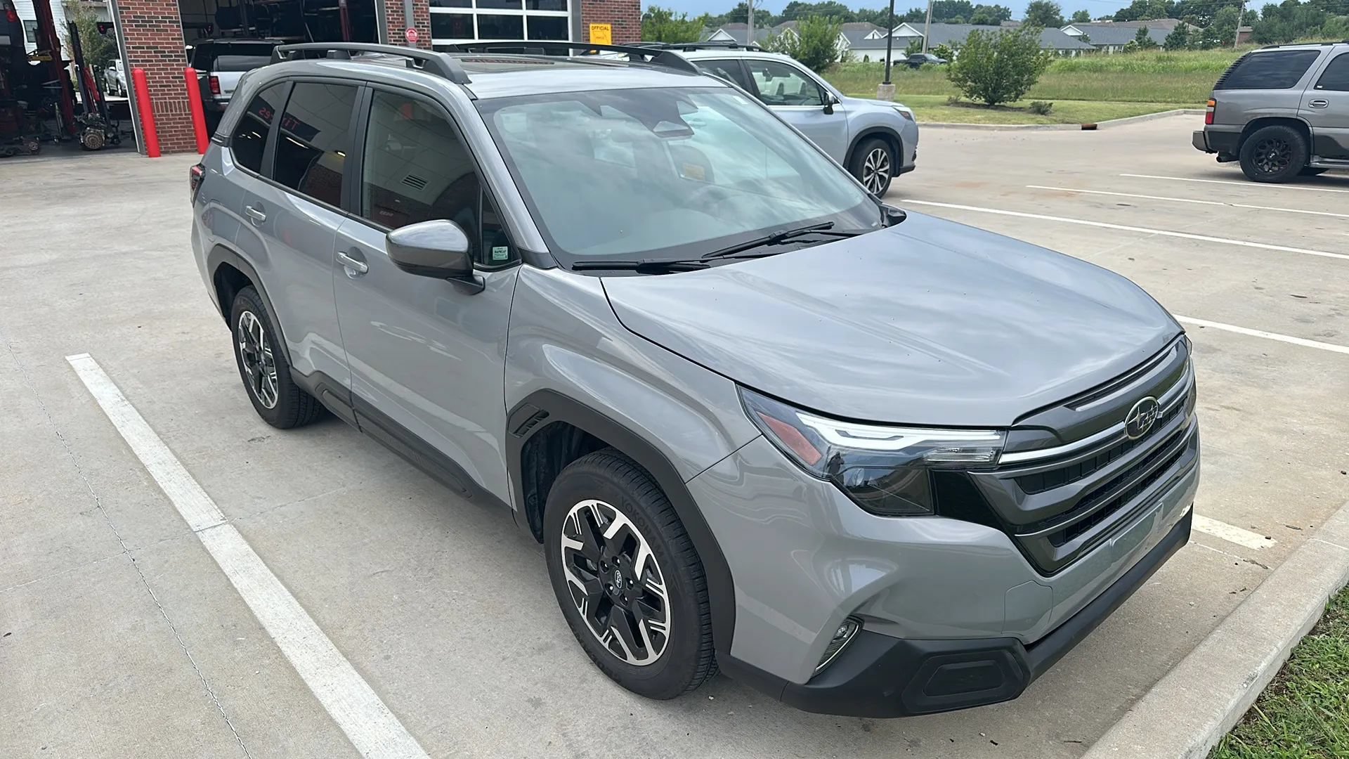 Used 2025 Subaru Forester Premium AWD/4WD image 2