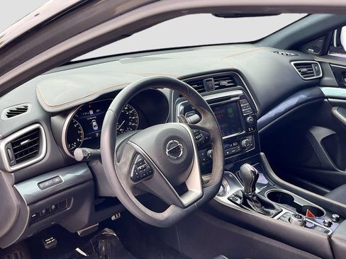 Used 2023 Nissan Maxima SR w/ Sport Mat Group FWD image 9