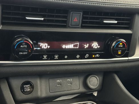 Used 2025 Nissan Rogue SV AWD/4WD image 19