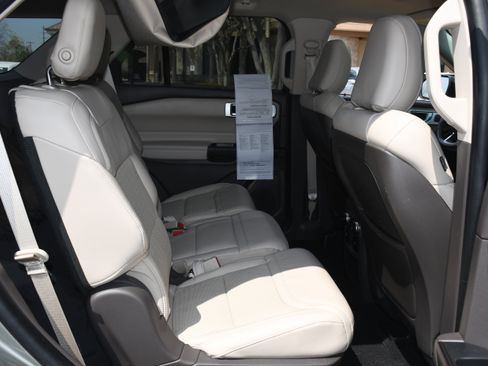 Used 2020 Ford Explorer Platinum w/ Premium Technology Package image 21
