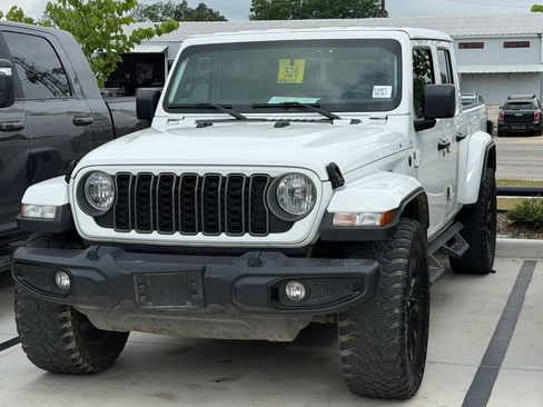 Certified 2025 Jeep Gladiator Sport AWD/4WD image 11
