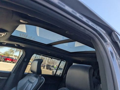 Used 2021 Jeep Grand Cherokee L Overland w/ Luxury Tech Group IV AWD/4WD image 3