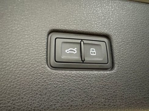 Used 2025 Audi Q8 Premium w/ Convenience Package AWD/4WD image 26