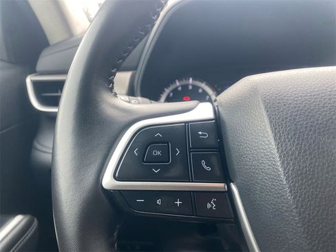 Used 2024 Toyota Highlander LE image 22
