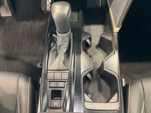 Used 2025 Toyota Camry SE image 16