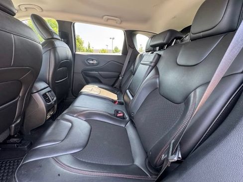 Used 2019 Jeep Cherokee Trailhawk w/ Comfort/Convenience Group AWD/4WD image 28