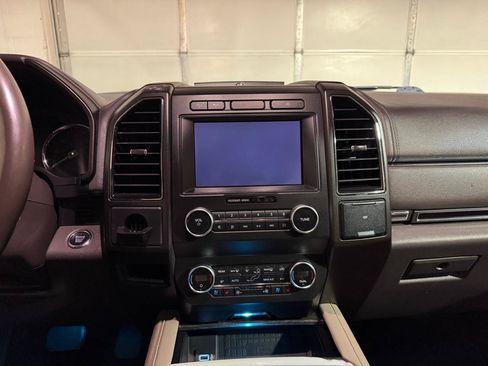 Used 2019 Ford Expedition Limited AWD/4WD image 16