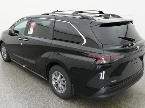 New 2026 Toyota Sienna XLE FWD image 12