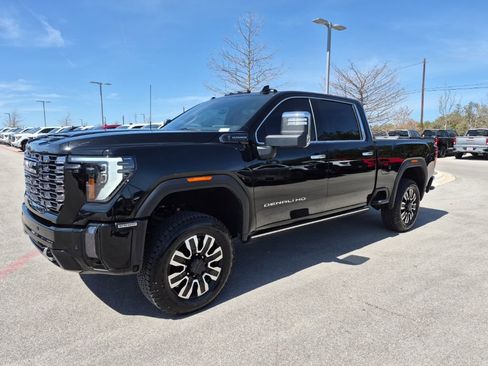 Used 2025 GMC Sierra 2500 Denali Ultimate image 3
