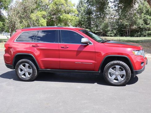 Used 2013 Jeep Grand Cherokee Trailhawk AWD/4WD image 3