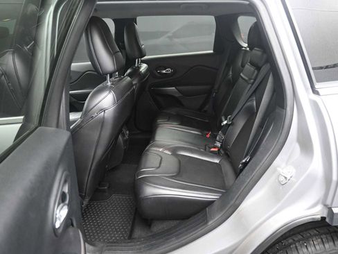 Used 2019 Jeep Cherokee Latitude Plus w/ Comfort/Convenience Group image 14