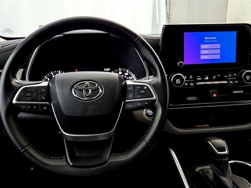 Certified 2023 Toyota Highlander XLE image 41