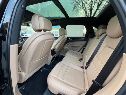 Used 2019 Porsche Cayenne Base AWD 4dr SUV image 10