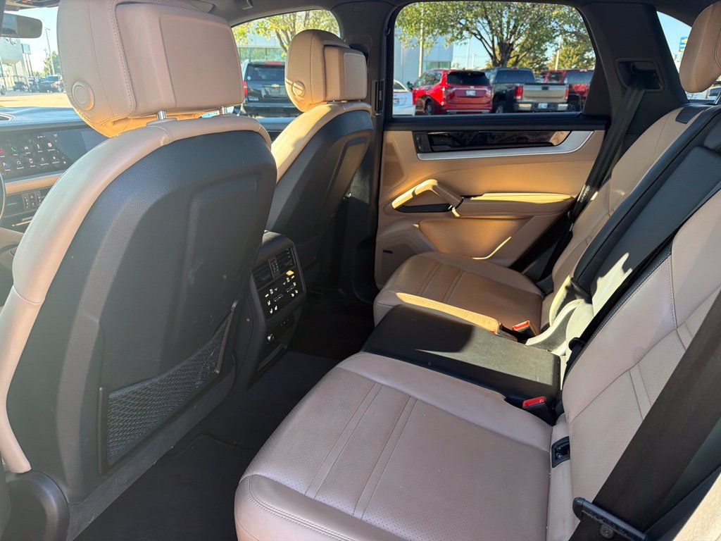 Used 2024 Porsche Cayenne AWD/4WD image 8