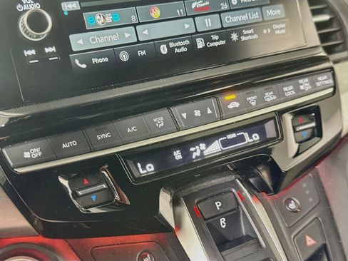 Used 2025 Honda Odyssey Sport-L image 29