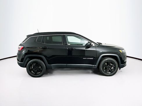 Used 2023 Jeep Compass Latitude image 10
