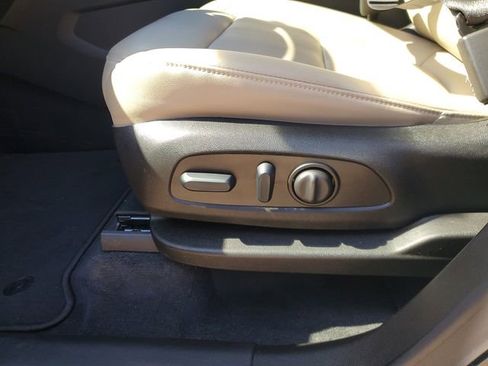 Used 2024 Chevrolet Traverse LT image 18