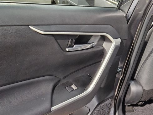 Used 2021 Toyota RAV4 XLE FWD image 35