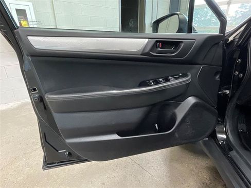 Used 2016 Subaru Outback 2.5i AWD/4WD image 9