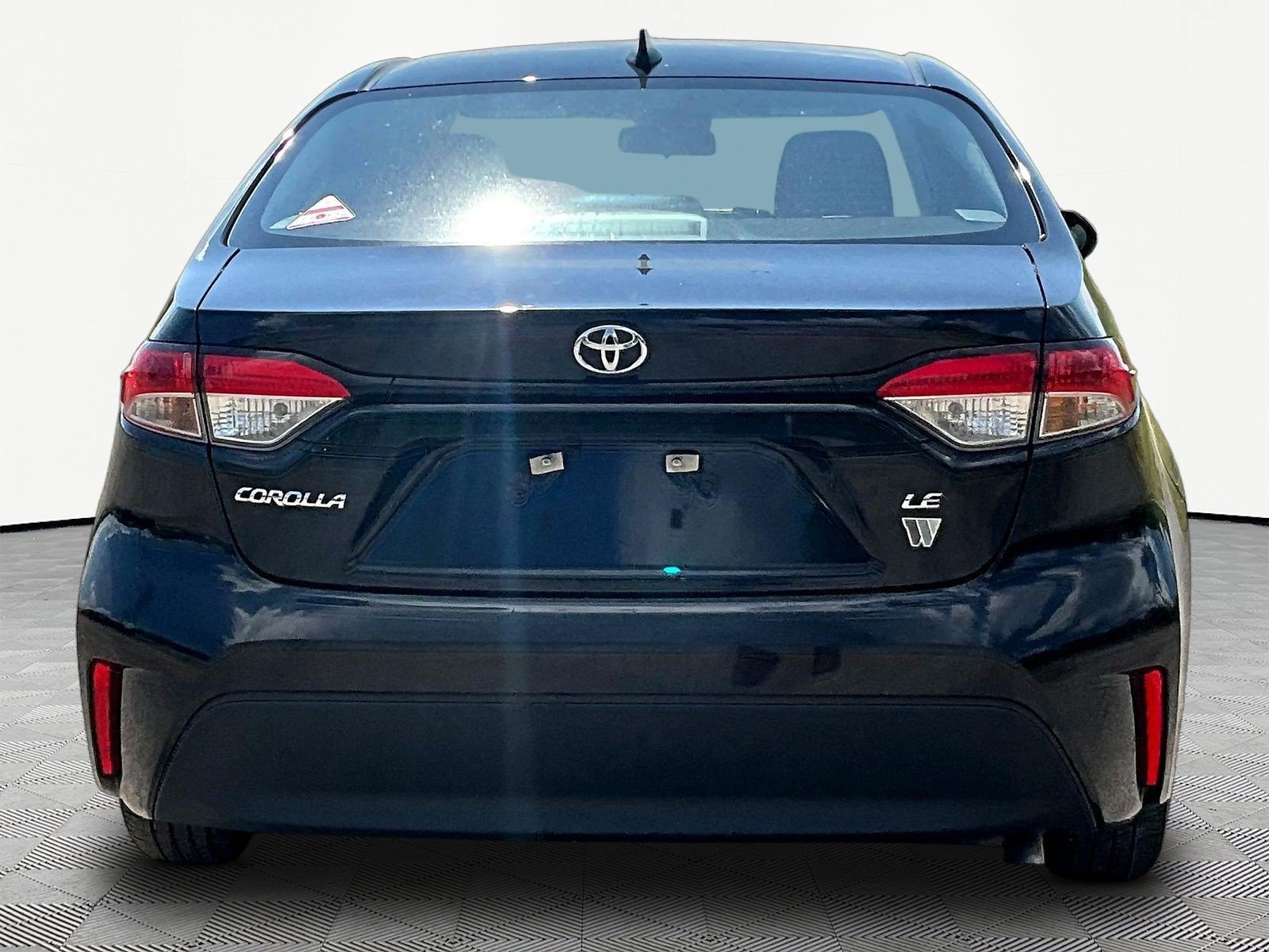 Used 2025 Toyota Corolla LE FWD image 5
