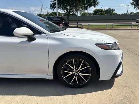 Used 2022 Toyota Camry SE w/ Convenience Package FWD image 8