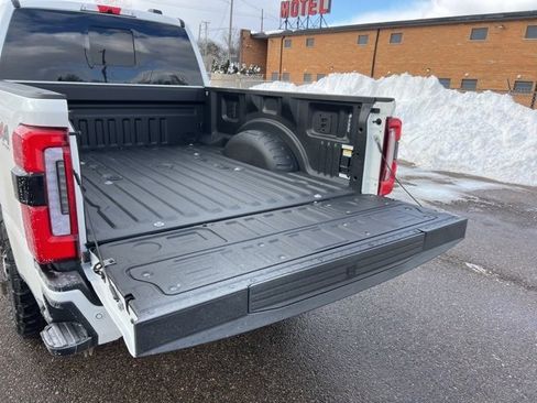 Certified 2025 Ford F350 Platinum w/ FX4 Off-Road Package image 25