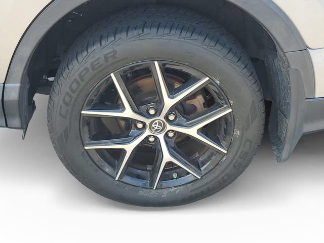 Used 2017 Toyota RAV4 SE FWD image 31