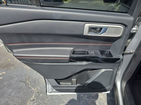 Used 2022 Ford Explorer ST-Line w/ Class IV Trailer Tow Package image 10