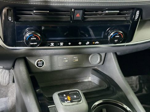 Used 2022 Nissan Rogue SV FWD image 7