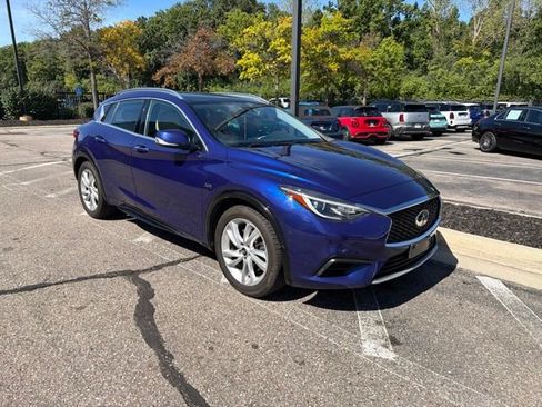 Used 2019 INFINITI QX30 FWD image 3